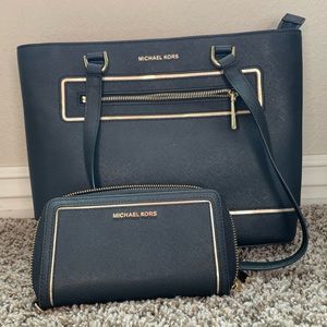MICHAEL KORS tote and matching wallet- Flame out item